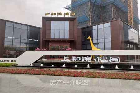 城西美明嘉苑东区6+7另送阁楼复式3室2厅2卫产证满五唯一